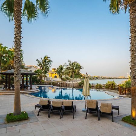 Yanjoon Holiday Homes - Palm Jumeirah Frond A Villas Dubái Exterior foto