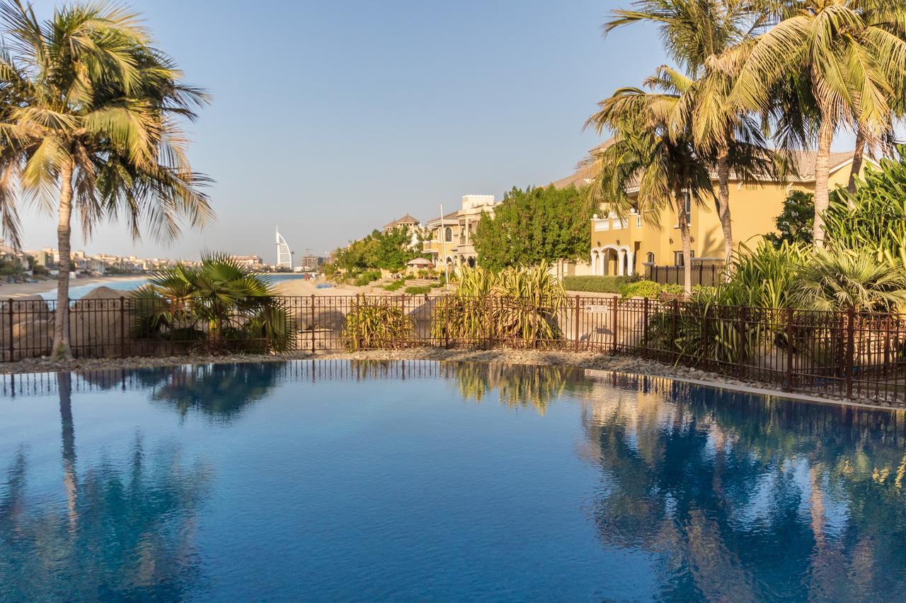 Yanjoon Holiday Homes - Palm Jumeirah Frond A Villas Dubái Exterior foto