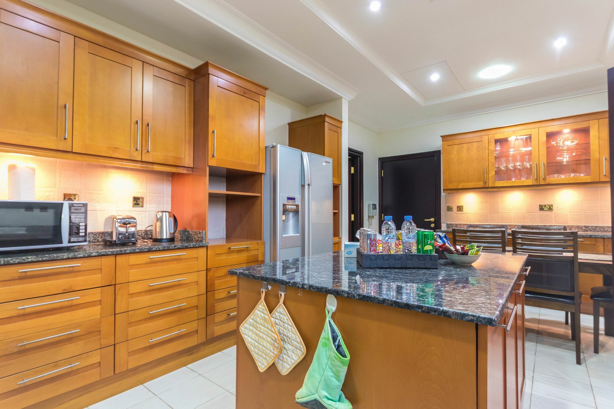 Yanjoon Holiday Homes - Palm Jumeirah Frond A Villas Dubái Exterior foto